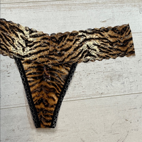 PINK Victoria's Secret Animal Print Lace Extra Low Rise Thong Panties Small - Picture 3 of 8